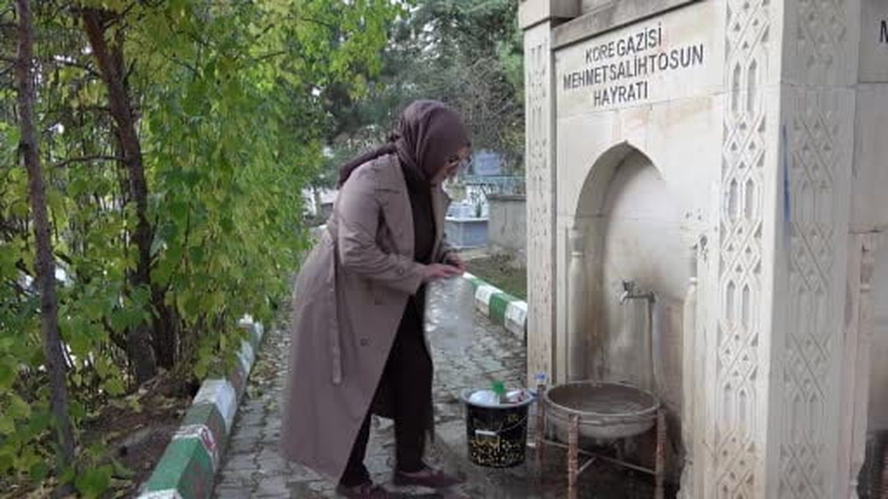 Gümüşhaneli kadın sanatçı unutulmaya yüz tutan mezarları ve çeşmeleri yeniliyor