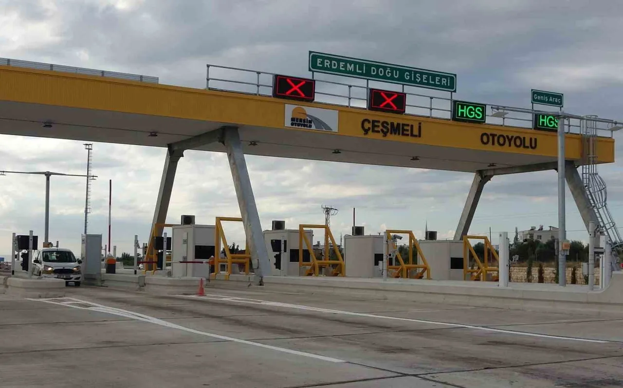 ÇEŞMELİ-ERDEMLİ-SİLİFKE-TAŞUCU OTOYOLU'NUN ÇEŞMELİ-KIZKALESİ KESİMİNDEN İLK GÜNDE BİNLERCE ARAÇ...