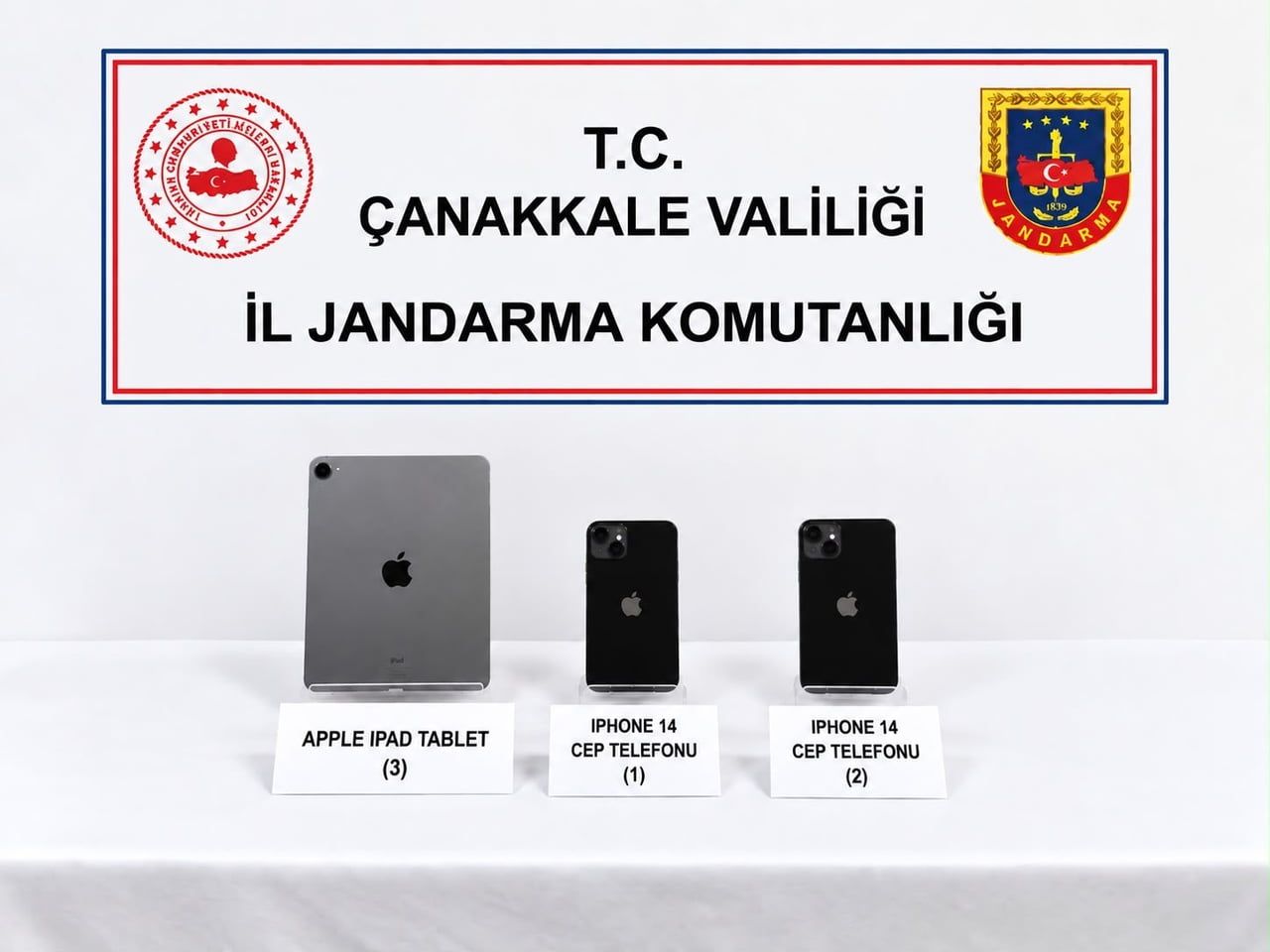 ÜZERLERİNDE VE İKAMETLERİNDE YAPILAN ARAMALARDA 2 CEP TELEFONU İLE 1 TABLET ELE GEÇİRİLDİ.