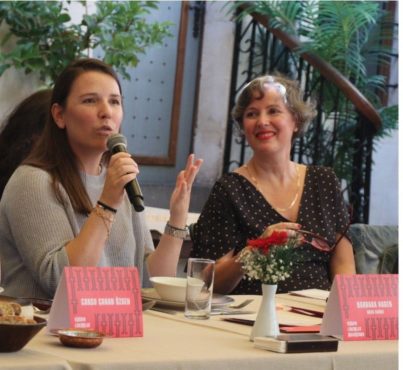 ARAS KARGO CEO'SU BARBARA HAGEN (SOLDA), KONUŞMA YAPTI.