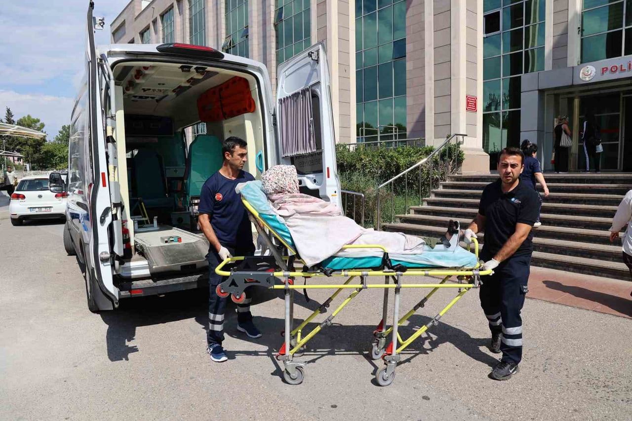 HASTANEYE GİTMESİ GEREKEN VATANDAŞLAR İSE İHTİYAÇLARI DOĞRULTUSUNDA HASTA NAKİL ARAÇLARIYLA...
