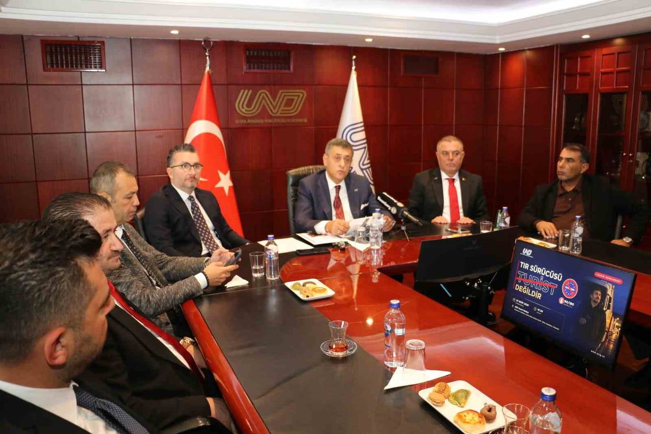 ULUSLARARASI NAKLİYECİLER DERNEĞİ (UND), AVRUPA SINIR KAPILARINDA YAŞANAN UZUN TIR KUYRUKLARI VE...