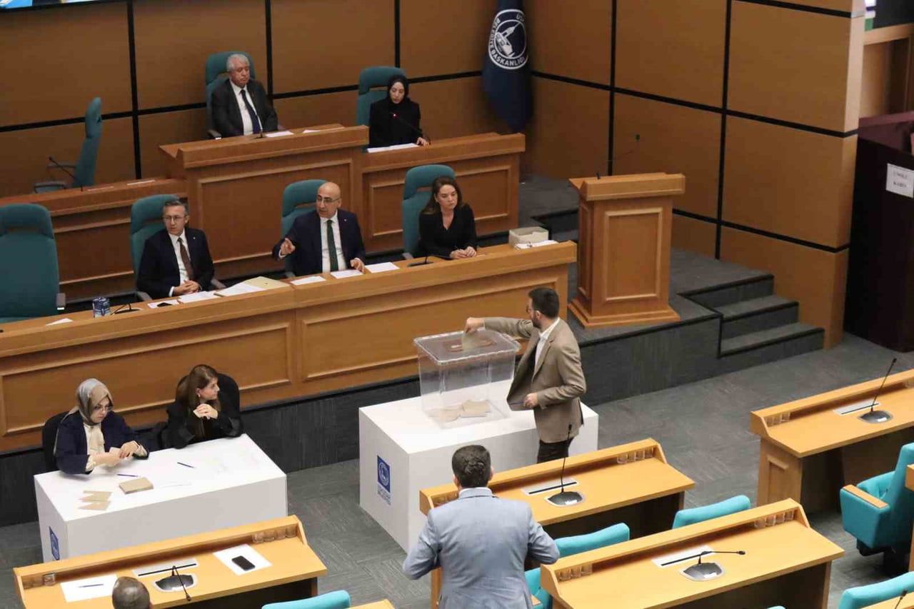 ÜSKÜDAR BELEDİYE BAŞKAN VEKİLLİĞİ İÇİN SEÇİM YAPILDI