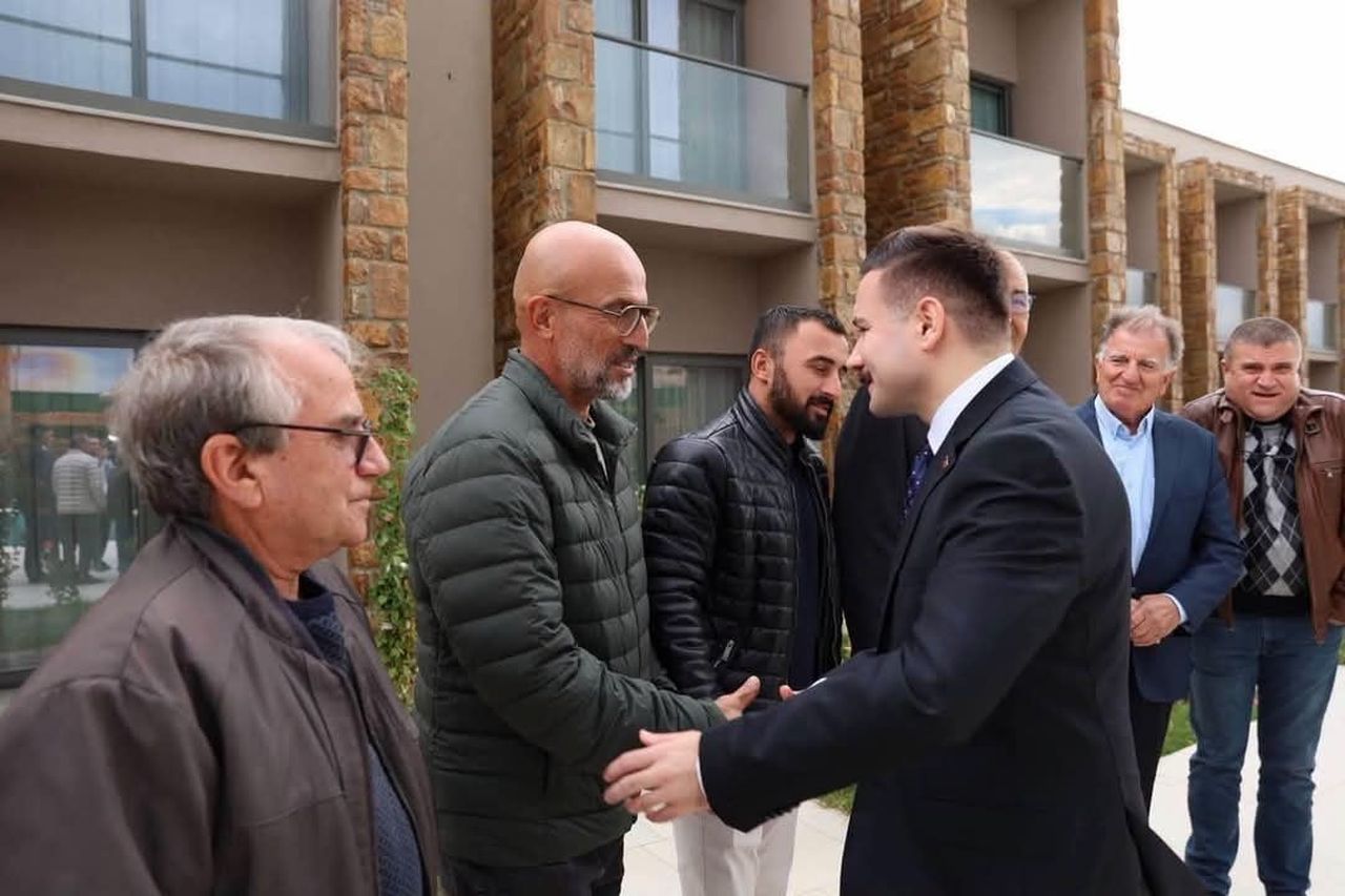 ÇANAKKALE'NİN GÖKÇEADA KAYMAKAMI OSMAN ACAR, 19 EKİM MUHTARLAR GÜNÜ DOLAYISIYLA İLÇEDE GÖREV YAPAN...