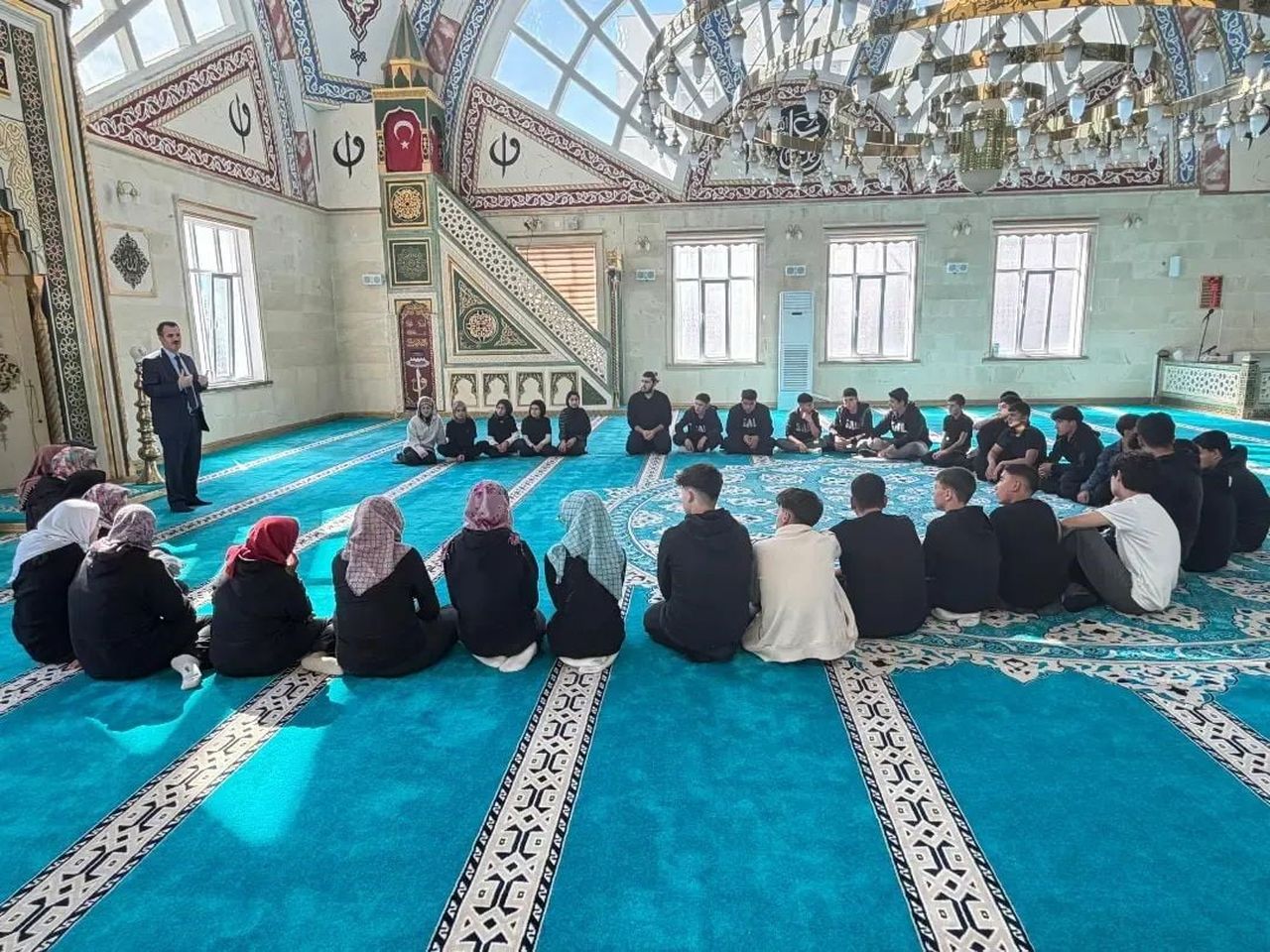 MANİSA’NIN SELENDİ İLÇESİNDE CAMİLER VE DİN GÖREVLİLERİ HAFTASI KAPSAMINDA DÜZENLENEN...