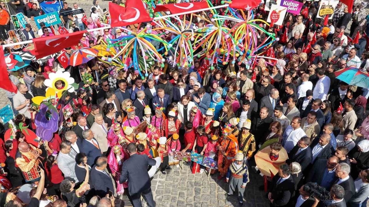 GAZİANTEP BÜYÜKŞEHİR BELEDİYESİ İLE KÜLTÜR VE TURİZM BAKANLIĞI İŞ BİRLİĞİNDE DÜZENLENEN KÜLTÜR...