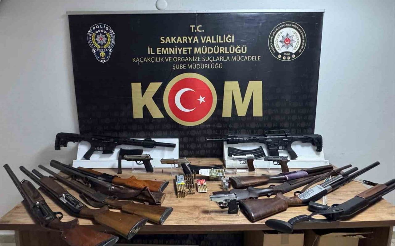 SAKARYA'DA "SOKAKLAR GÜVENDE" OPERASYONLARI KAPSAMINDA 2 İLÇEDE DÜZENLENEN DÜZENLENEN 2 AYRI...
