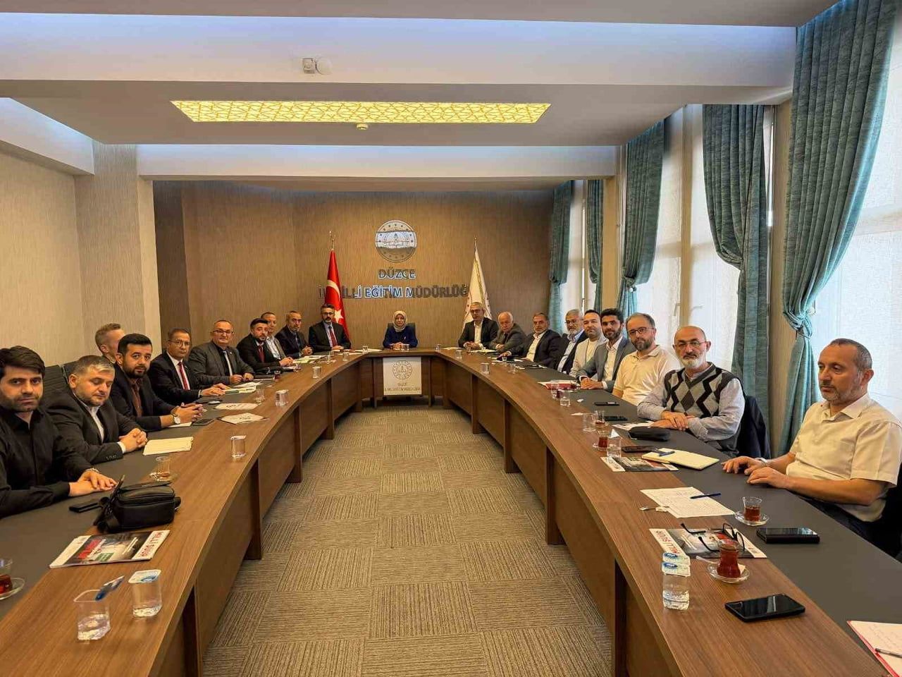 DÜZCE’DE İMAM HATİP LİSELERİ VE ORTAOKULLARININ MÜDÜRLERİ, İL MİLLİ EĞİTİM MÜDÜRÜ GÜLŞEN ÖZER...