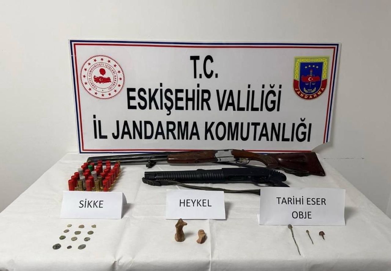 ESKİŞEHİR’İN ALPU İLÇESİNDE JANDARMA EKİPLERİNCE DÜZENLENEN "ANADOLU MİRASI" OPERASYONUNDA ÇOK...