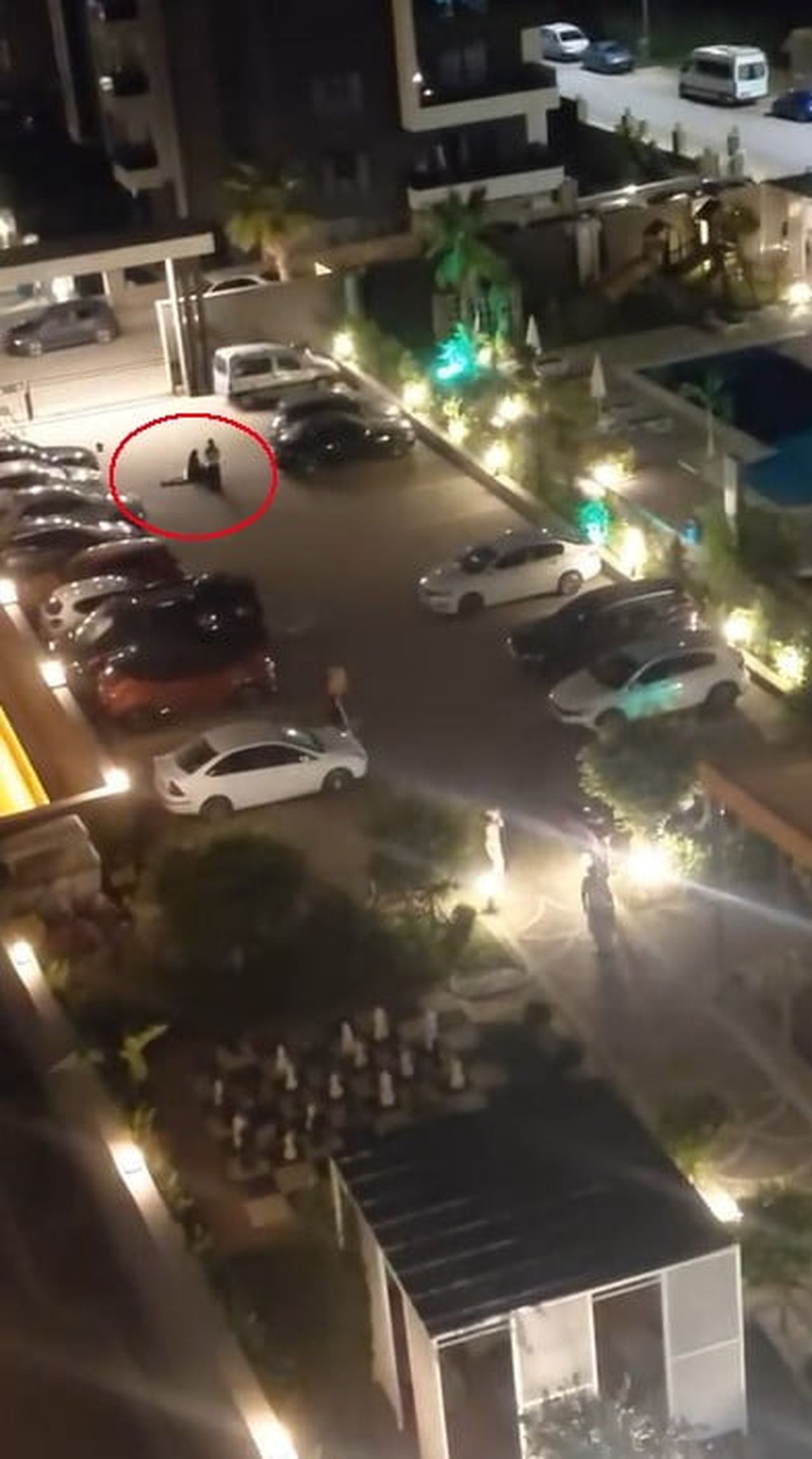 OLAY, GECE SAAT 01.00 SIRALARINDA MAHMUTLAR MAHALLESİ'NDE BULUNAN BİR SİTENİN OTOPARKINDA MEYDANA...