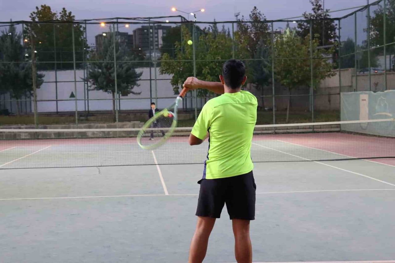 CUMHURİYET BAYRAMI TENİS TURNUVASI BAŞLADI