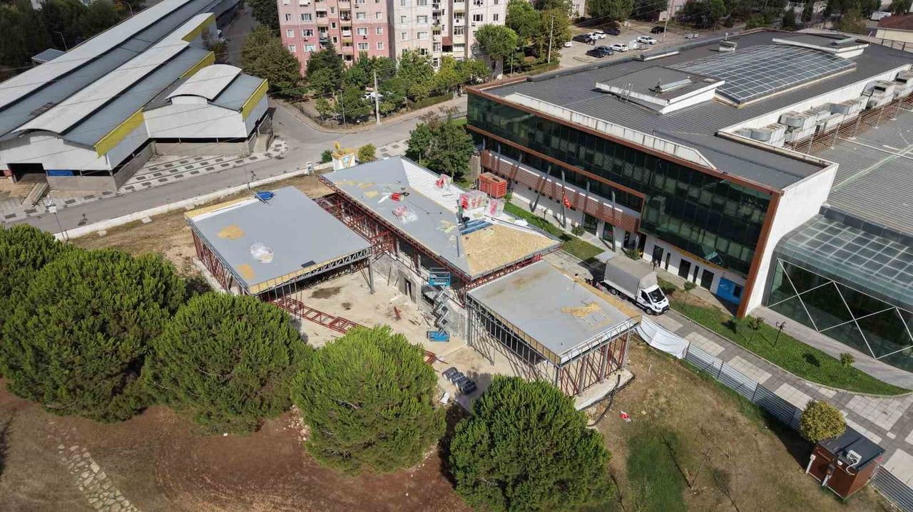 ÇAYIROVA BELEDİYESİ TARAFINDAN CUMHURİYET MAHALLESİ'NDE İNŞA EDİLEN VE 3 BİN 840 METREKARE ALANA...