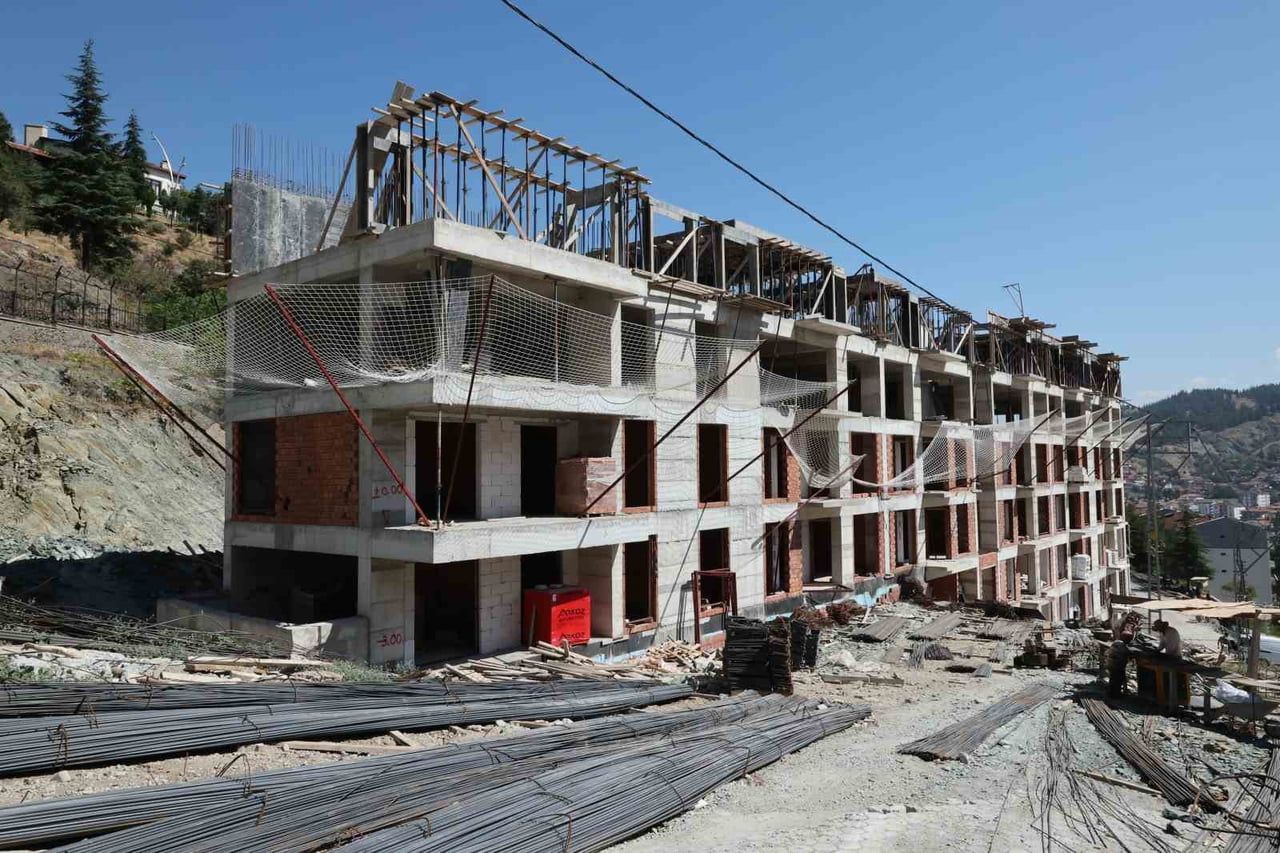 KALEDİBİ RİSKLİ ALANI KAPSAMINDA HAYATA GEÇİRİLEN KENTSEL DÖNÜŞÜM PROJESİNDE KONUTLARIN YAPIMINDA...