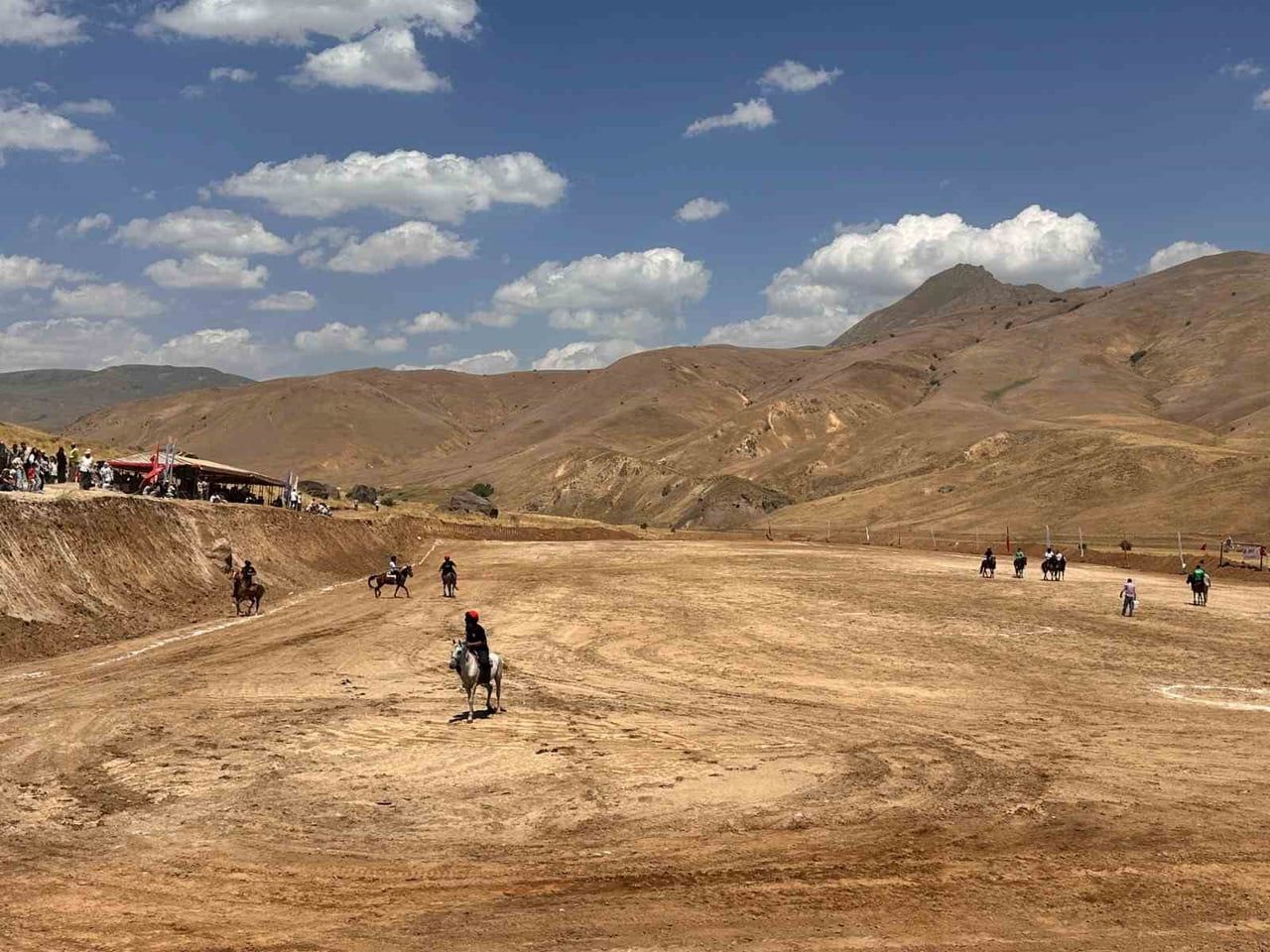 KÖKBÖRÜ SPORUNUN DÜZENLENDİĞİ ALAN