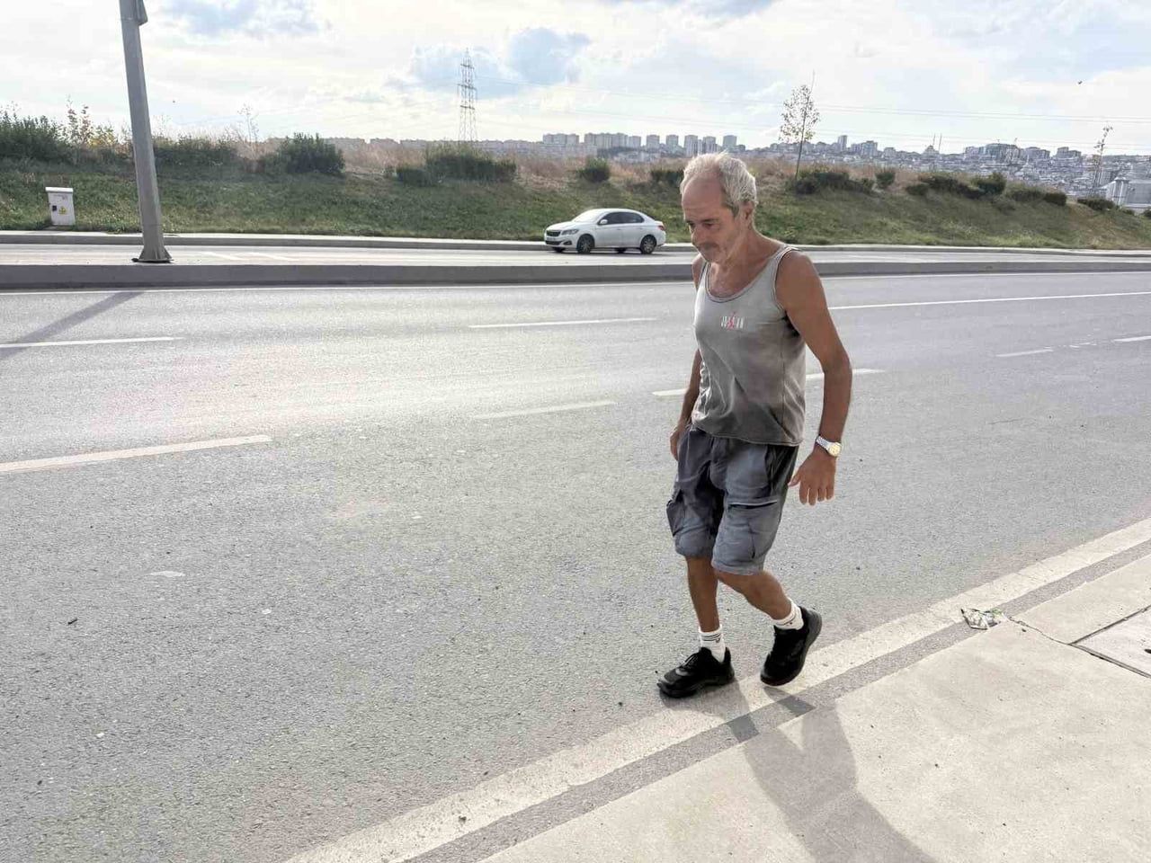 AVCILAR’DA YAŞAYAN 68 YAŞINDAKİ KEMAL DEMİRKOL, YAZ-KIŞ DEMEDEN HER GÜN YAKLAŞIK 30 KİLOMETRE YOL...