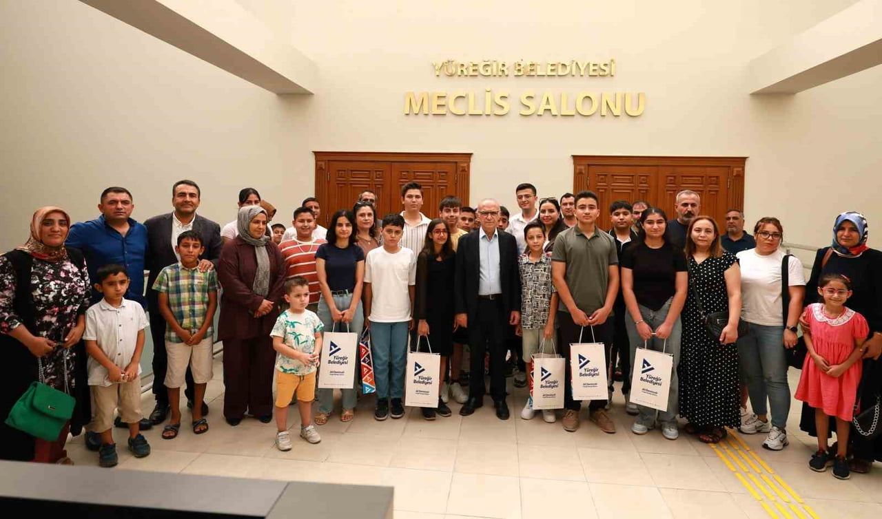 YÜREĞİR BELEDİYE BAŞKAN VEKİLİ CAFER BOYRAZ, KÜLTÜREVLERİ’NİN ÜCRETSİZ LGS VE YKS HAZIRLIK...