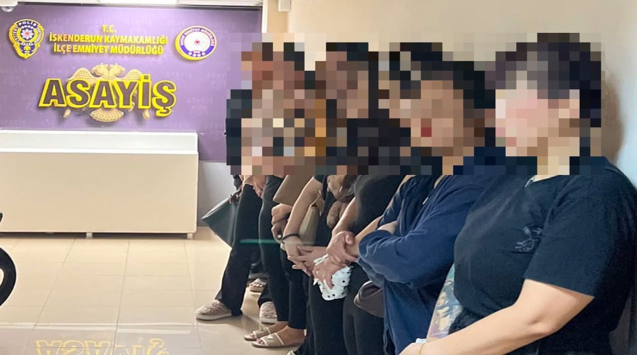 HATAY’DA POLİS EKİPLERİNCE SPA VE MASAJ SALONLARINA YÖNELİK GERÇEKLEŞTİRİLEN DENETİMLERDE ÇEŞİTLİ...