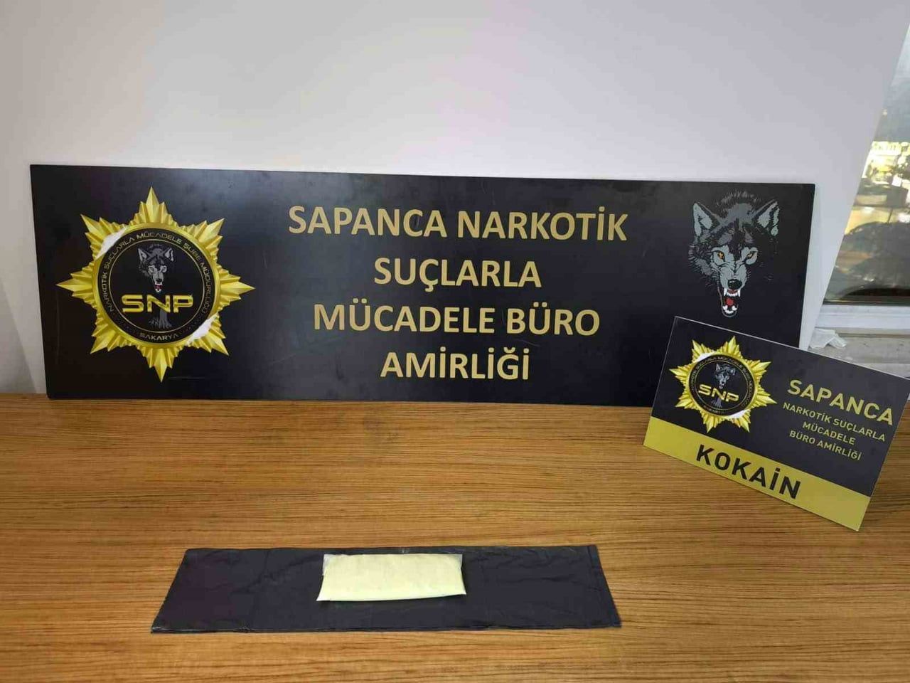 ŞAHISLARIN ÜZERİNDE YAPILAN ARAMADA 191 GRAM KOKAİN ELE GEÇİRİLDİ