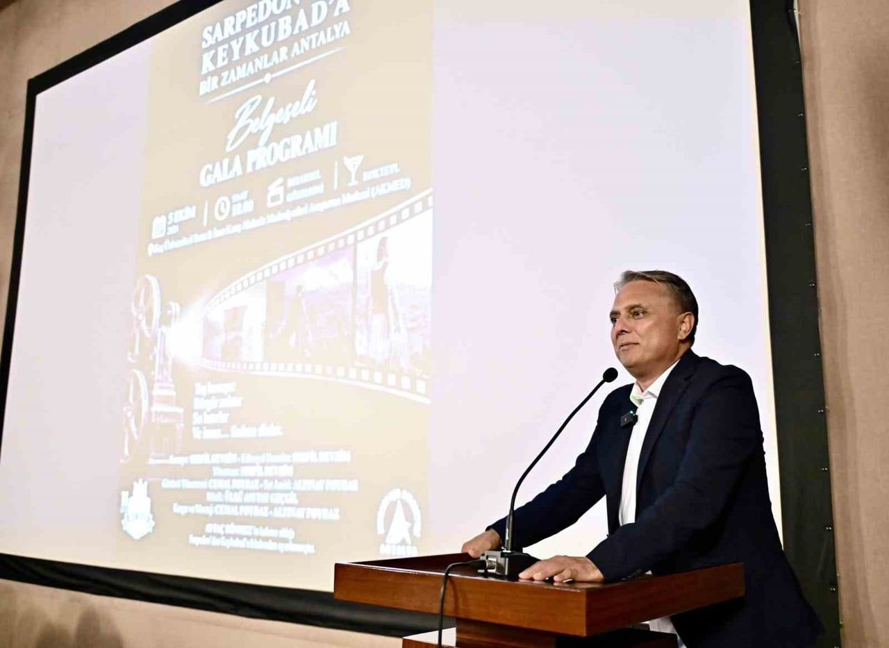 GALADA BAŞKAN UYSAL KONUŞMA YAPTI