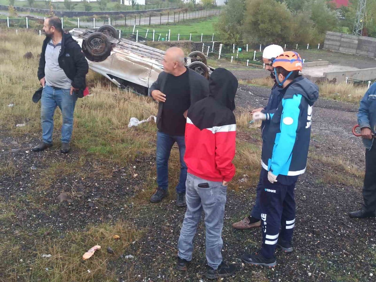 BİNGÖL’DE OTOMOBİL TAKLA ATTI: 2 YARALI