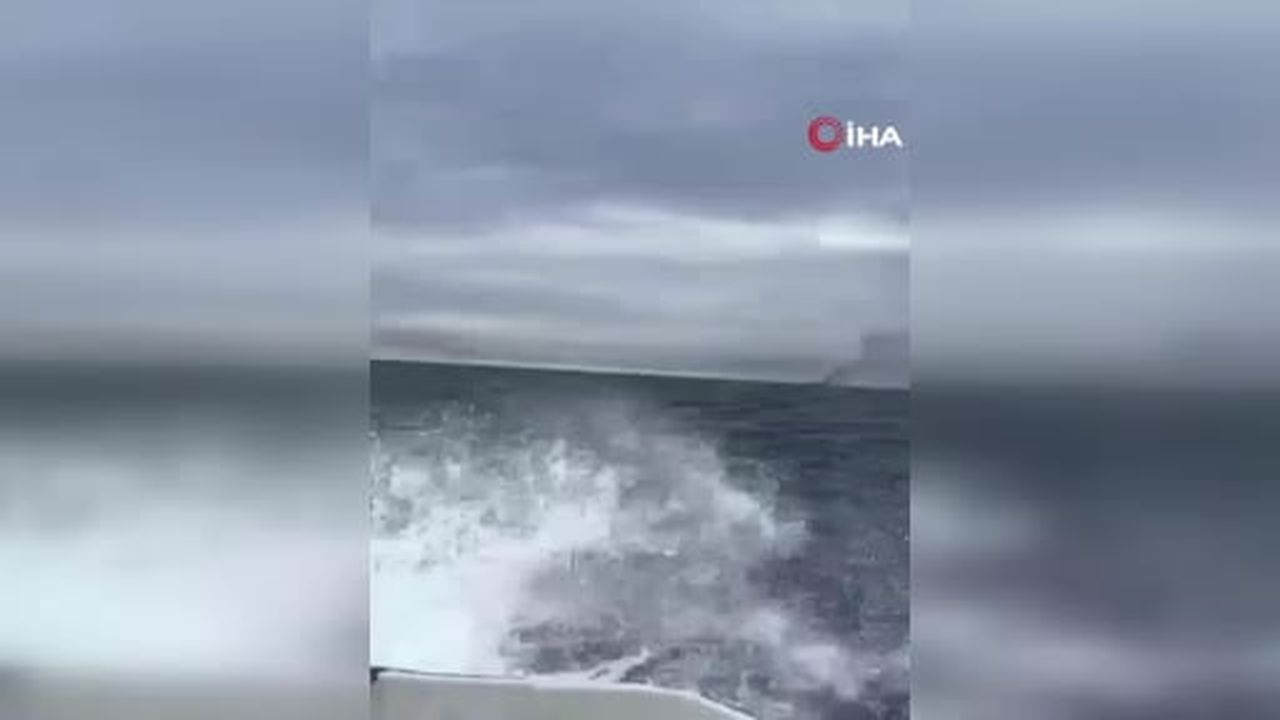İran Deniz Kuvvetleri’nden yapılan açıklamada, Hürmüz Boğazı’ndaki "yasaklı bölgede" ilerleyen bir...