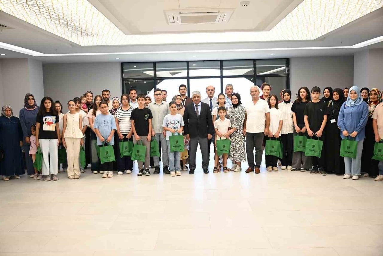"BAŞARIYA GİDEN YOLDA ÖĞRENCİLERİMİZİN YANINDAYIZ"