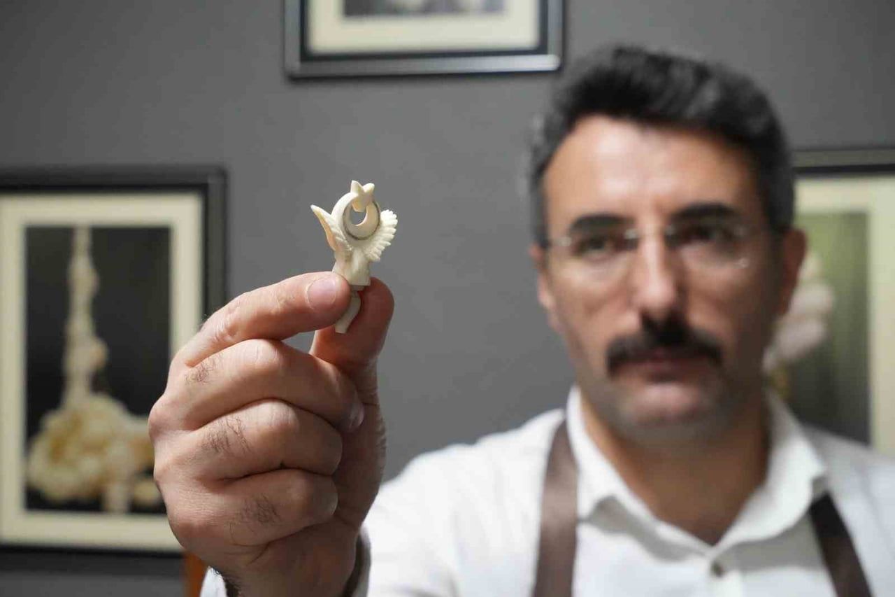 RAMİZ BULUT, FİL VE MAMUT DİŞİ, OLTU TAŞI VE AHŞABI İŞLEYEREK TESPİHLERE FARKLI BİR ANLAM...
