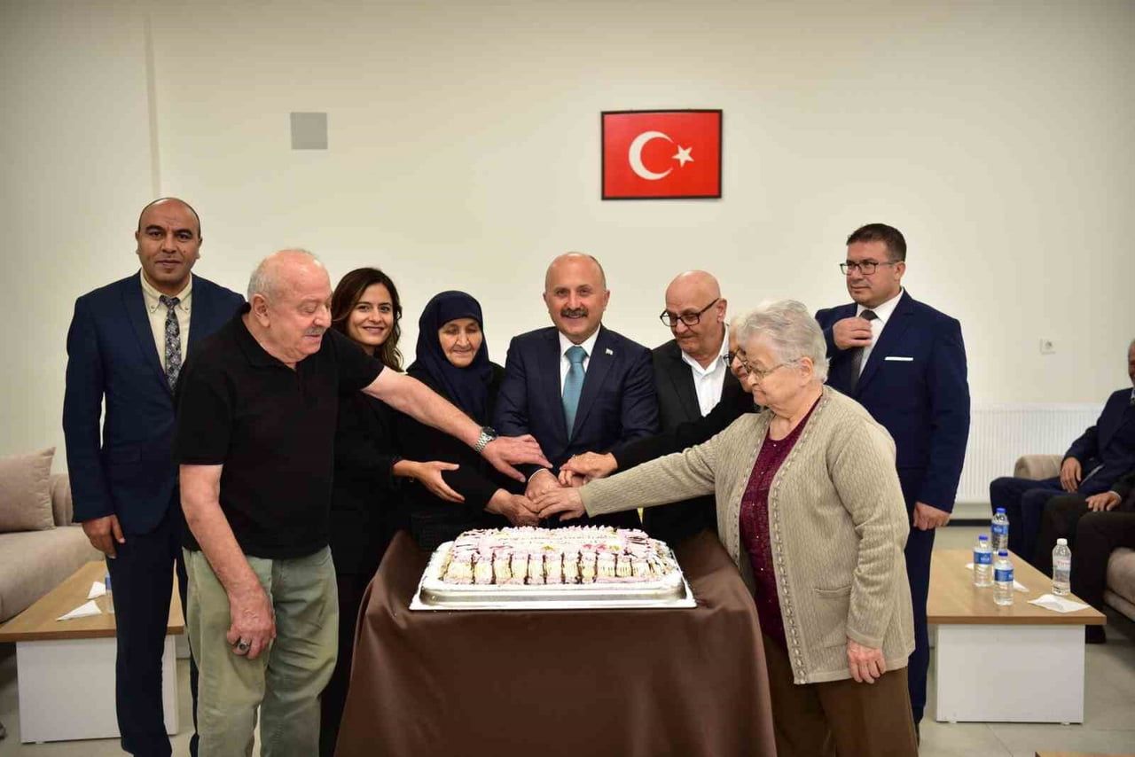 AYDIN VALİSİ DR. OSMAN VAROL, 1 EKİM DÜNYA YAŞLILAR GÜNÜ DOLAYISIYLA AYDIN HUZUREVİ YAŞLI BAKIM VE...