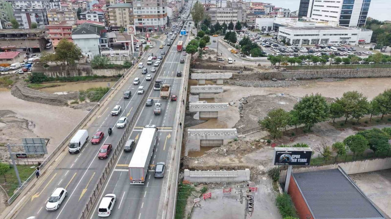 TRABZON'UN AKÇAABAT İLÇESİ HAÇKALI BABA KAVŞAĞI’NA YENİ KÖPRÜ YAPILIYOR. KÖPRÜ VE KAVŞAK...
