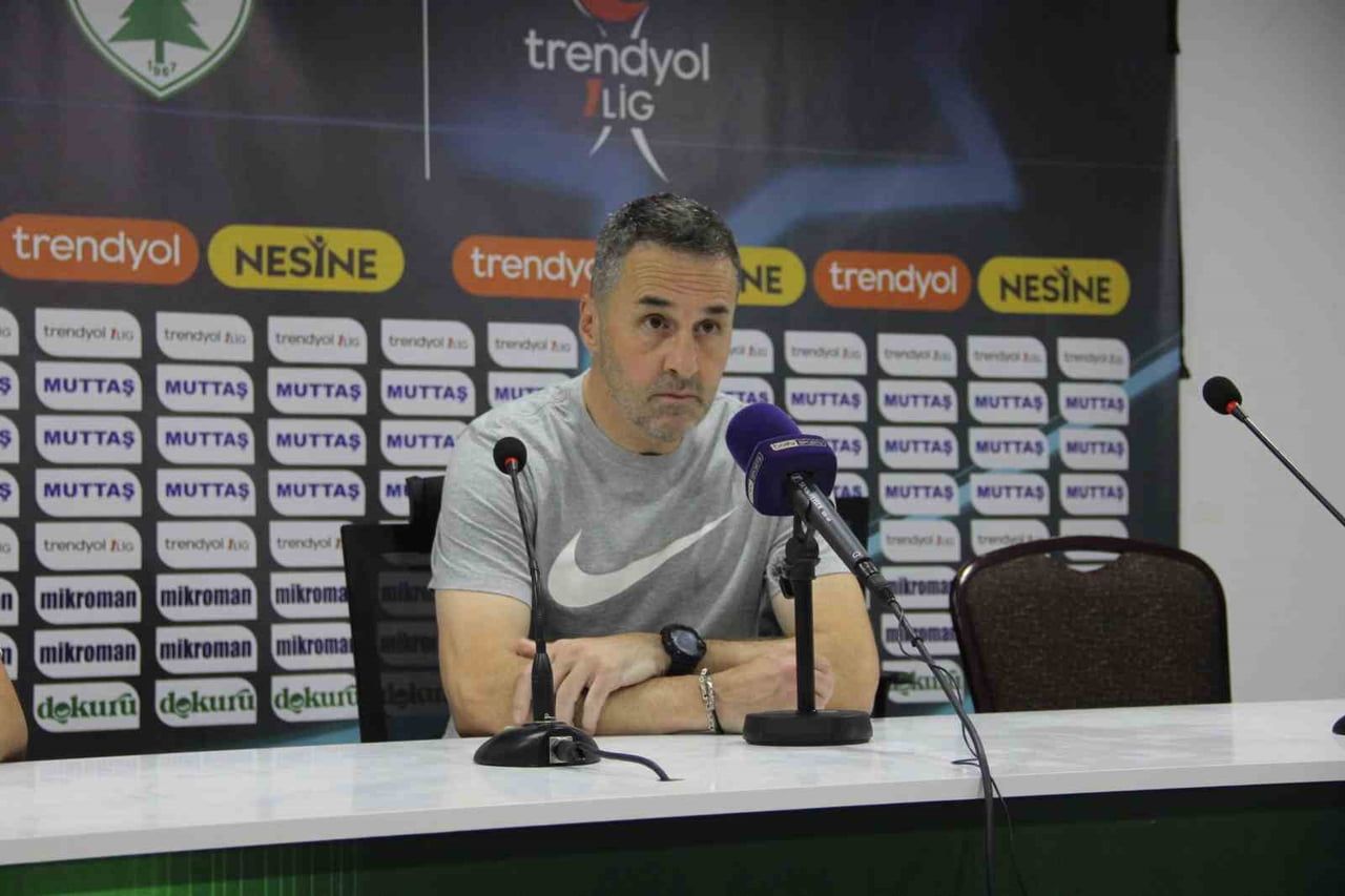 MUĞLASPOR TEKNİK DİREKTÖRÜ YALÇIN KOŞUKAVAK, BANDIRMASPOR MAÇININ ARDINDAN, "HAKEM TRİOSUNU TEBRİK...