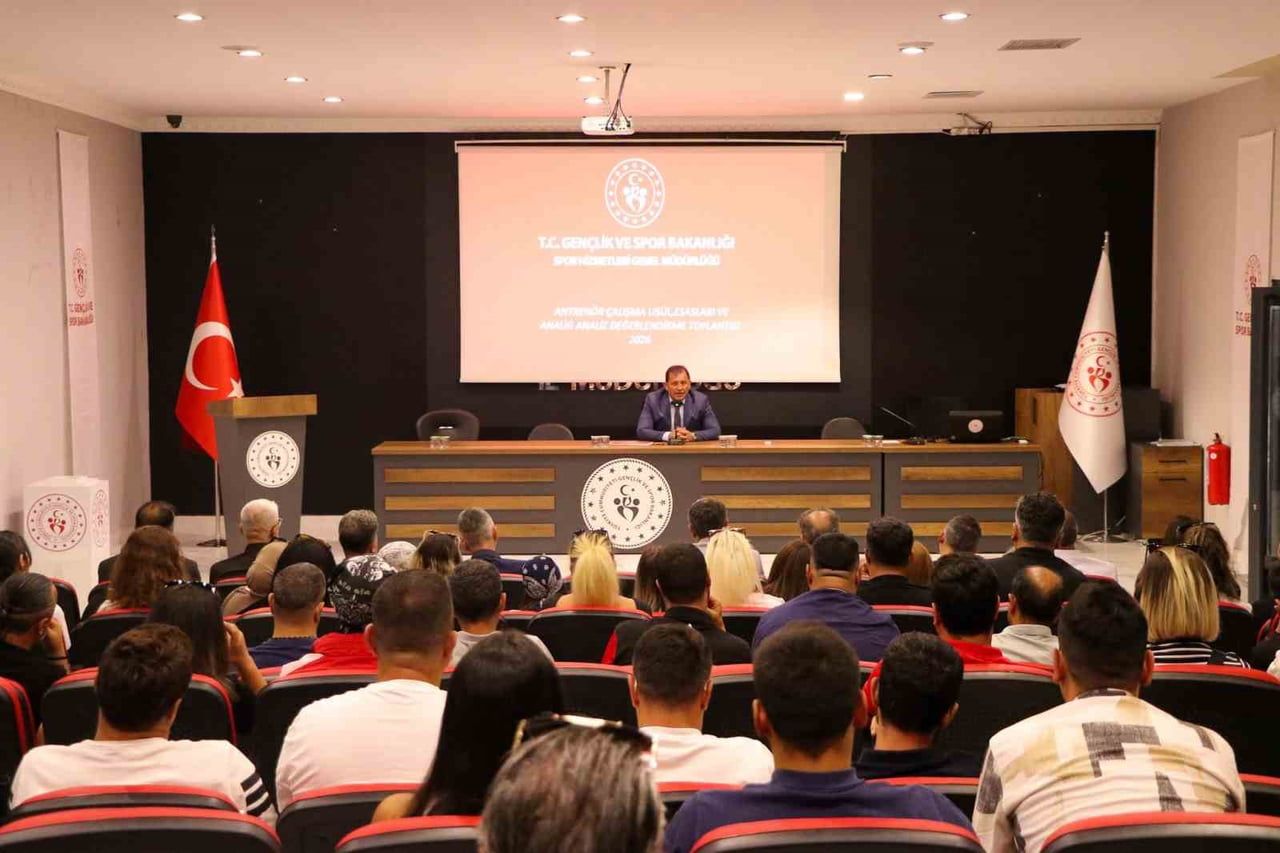 KAYSERİ'DE GENÇLİK VE SPOR İL MÜDÜRÜ ALİ İHSAN KABAKCI BAŞKANLIĞINDA DEĞERLENDİRME VE İSTİŞARE...