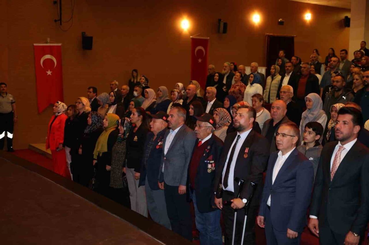 PURSAKLAR BELEDİYESİ TARAFINDAN GAZİLER GÜNÜ MÜNASEBETİYLE AŞIKLAR BULUŞMASI DÜZENLENDİ.