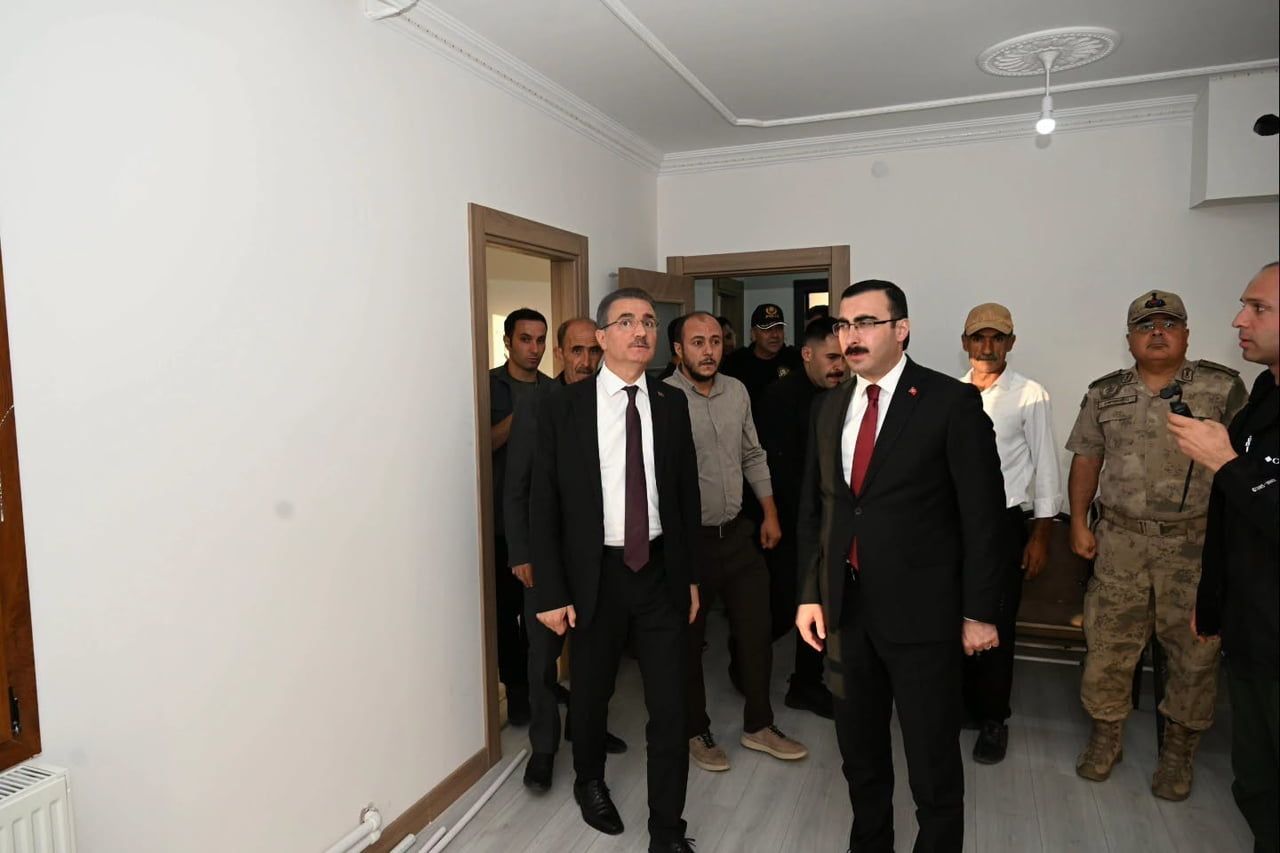 ERZURUM VALİSİ AYDIN BARUŞ, ÇAT İLÇESİ PROGRAMI KAPSAMINDA AKŞAM SAATLERİNDE YAVİ MAHALLESİ’NDE...