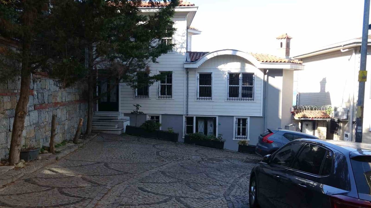 TMSF’YE 6 YIL ÖNCE DEVREDİLMİŞTİ: CAN DÜNDAR’IN ÇENGELKÖY’DEKİ EVİNİN SON HALİ...