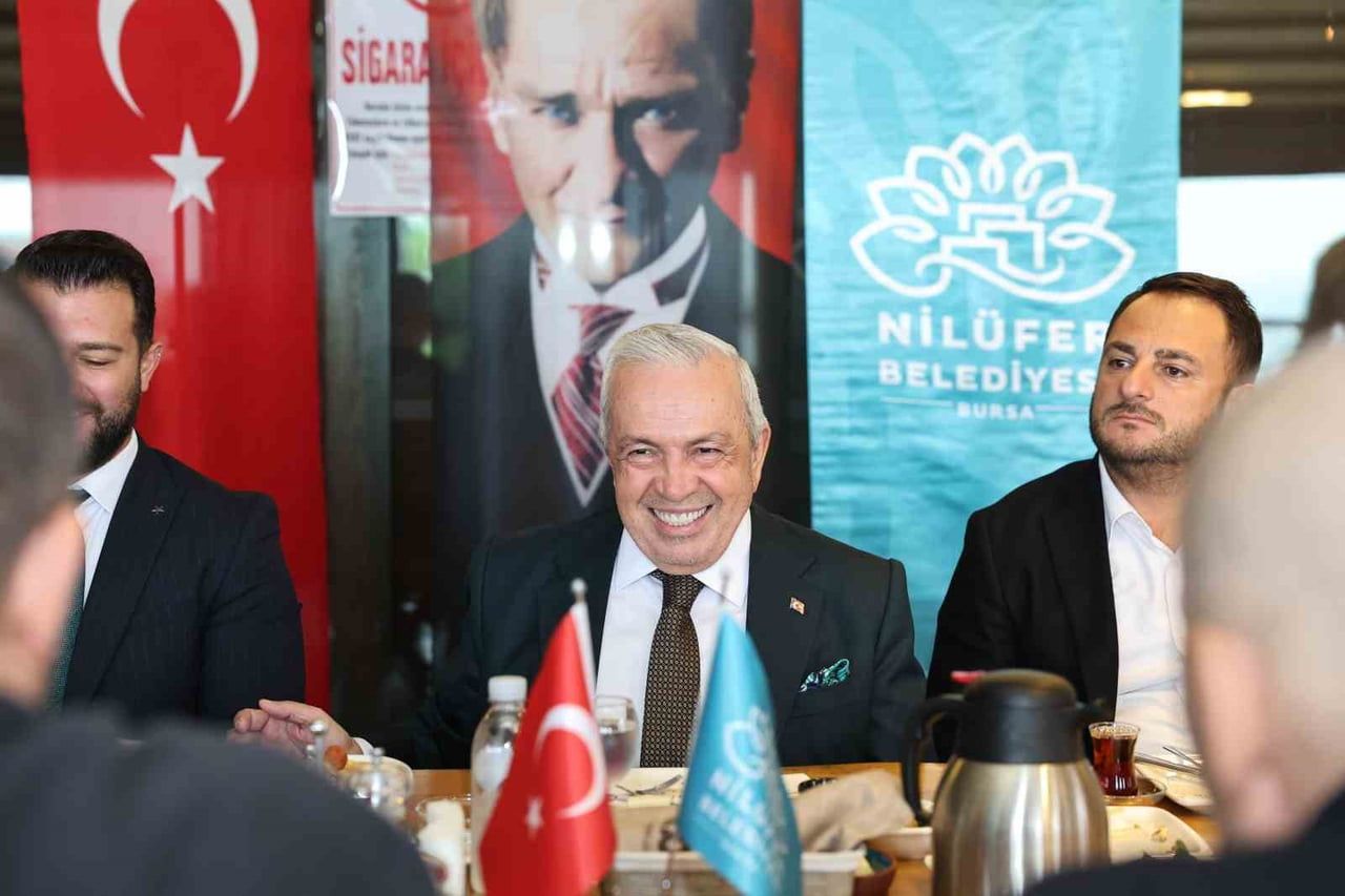 NİLÜFER BELEDİYE BAŞKANI ŞADİ ÖZDEMİR, YEŞİL-BEYAZLI KULÜBÜN TRİBÜN TEMSİLCİLERİYLE KAHVALTIDA...