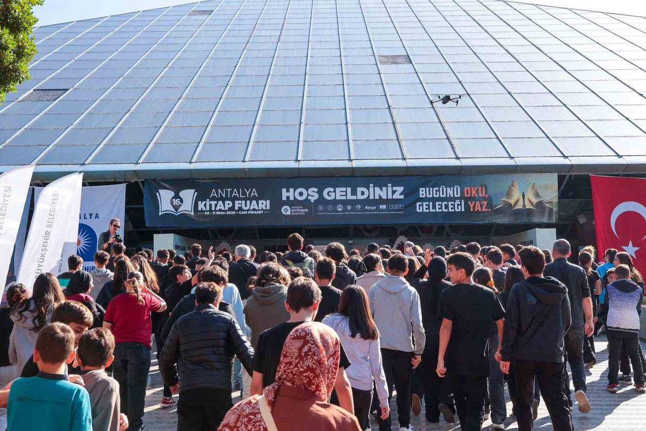 ANTALYA BÜYÜKŞEHİR BELEDİYESİ'NİN EV SAHİPLİĞİNDE BU YIL 16'NCISI DÜZENLENEN ANTALYA KİTAP FUARI...