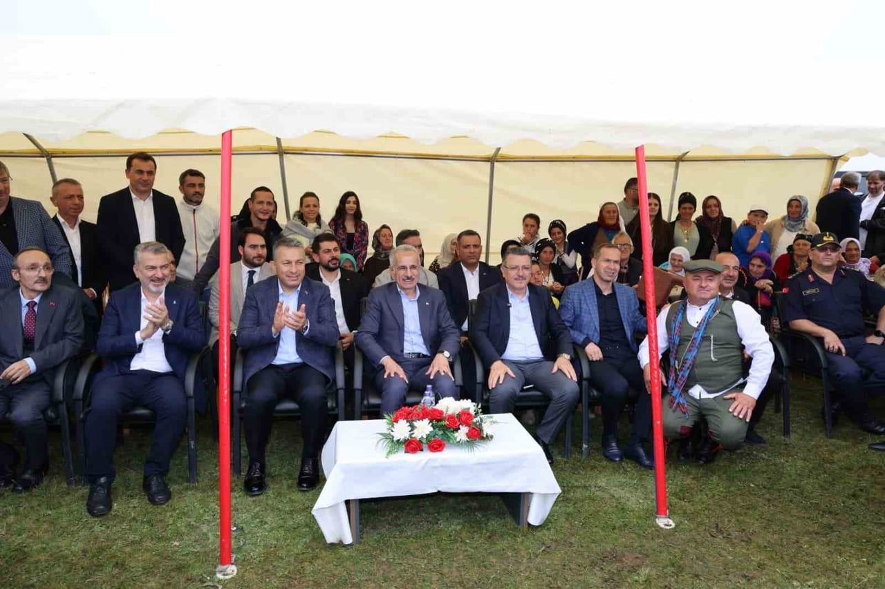 ULAŞTIRMA VE ALTYAPI BAKANI ABDULKADİR URALOĞLU, TRABZON’UN DÜZKÖY İLÇESİNDE DÜZENLENEN 1....