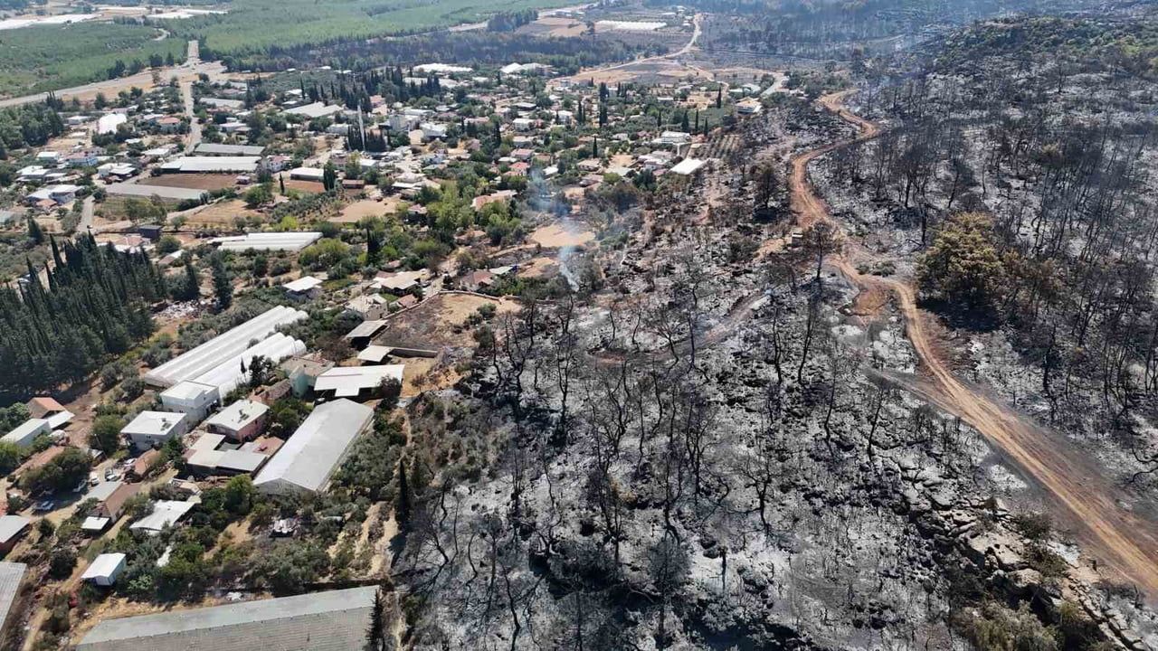 ANTALYA'NIN AKSU İLÇESİNDE 7 EYLÜL'DE BAŞLAYAN VE ENERJİSİNİN DÜŞÜRÜLEN YANGINDA SOĞUTMA VE...