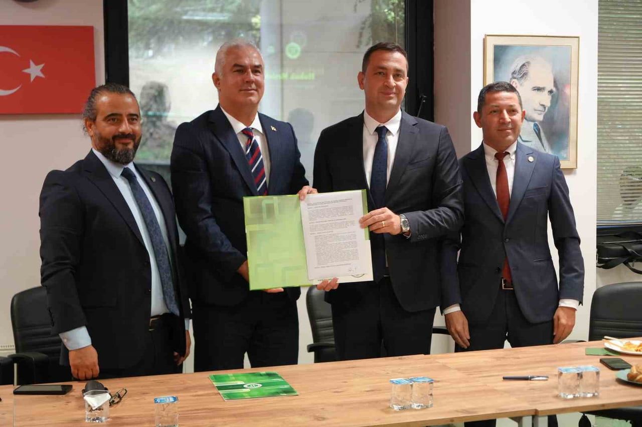 KOCAELİ ÜNİVERSİTESİ HUKUK FAKÜLTESİ'NDE DÜZENLENEN PROGRAMDA PROTOKOL İMZALANDI