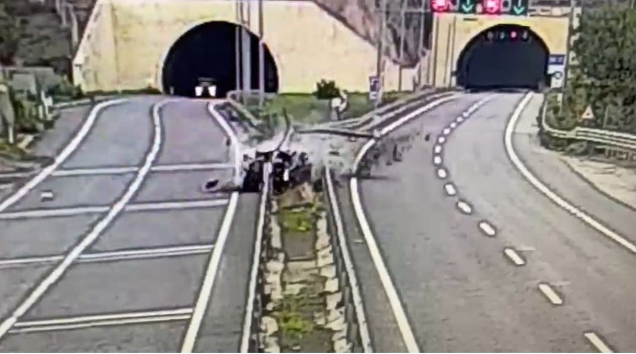 GÜMÜŞHANE-TRABZON KARA YOLUNUN MESCİTLİ KÖYÜ MEVKİİNDE 1 KİŞİNİN HAYATINI KAYBETTİĞİ, 1’İ AĞIR 4...