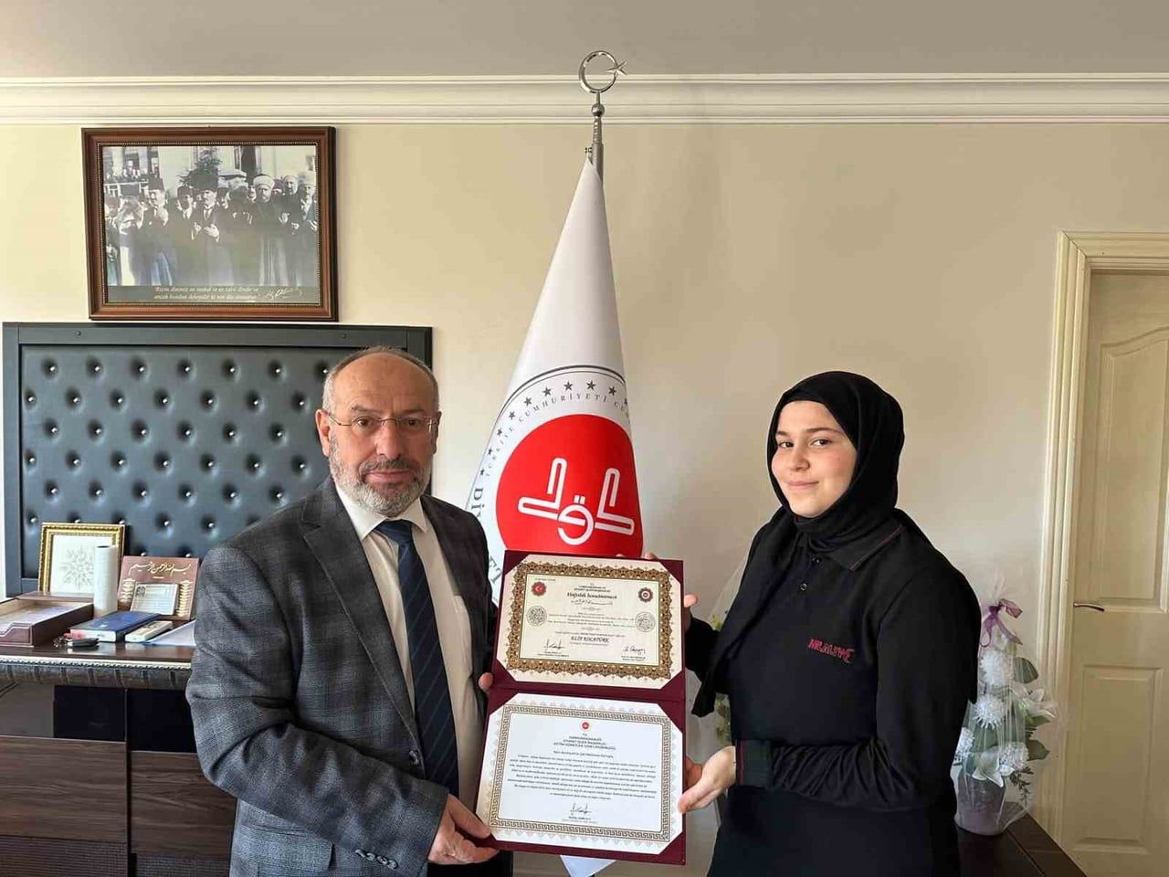 MANİSA’NIN SALİHLİ İLÇESİNDE HAFIZLIK EĞİTİMİNİ TAMAMLAYARAK DİYANET İŞLERİ BAŞKANLIĞININ...
