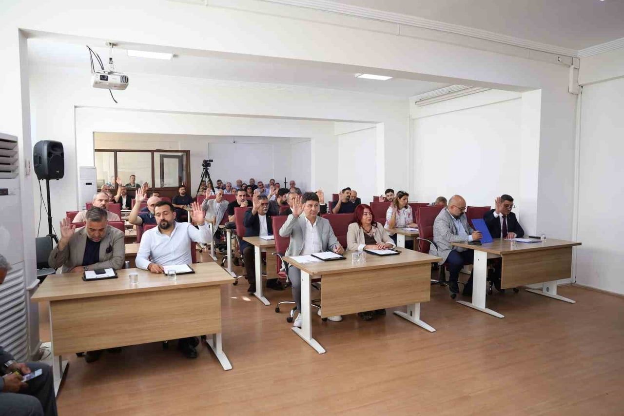 EFELER BELEDİYESİ'NİN EKİM AYI İKİNCİ MECLİS TOPLANTISINDA, 2027 MALİ YILI BÜTÇESİ GÖRÜŞÜLEREK OY...