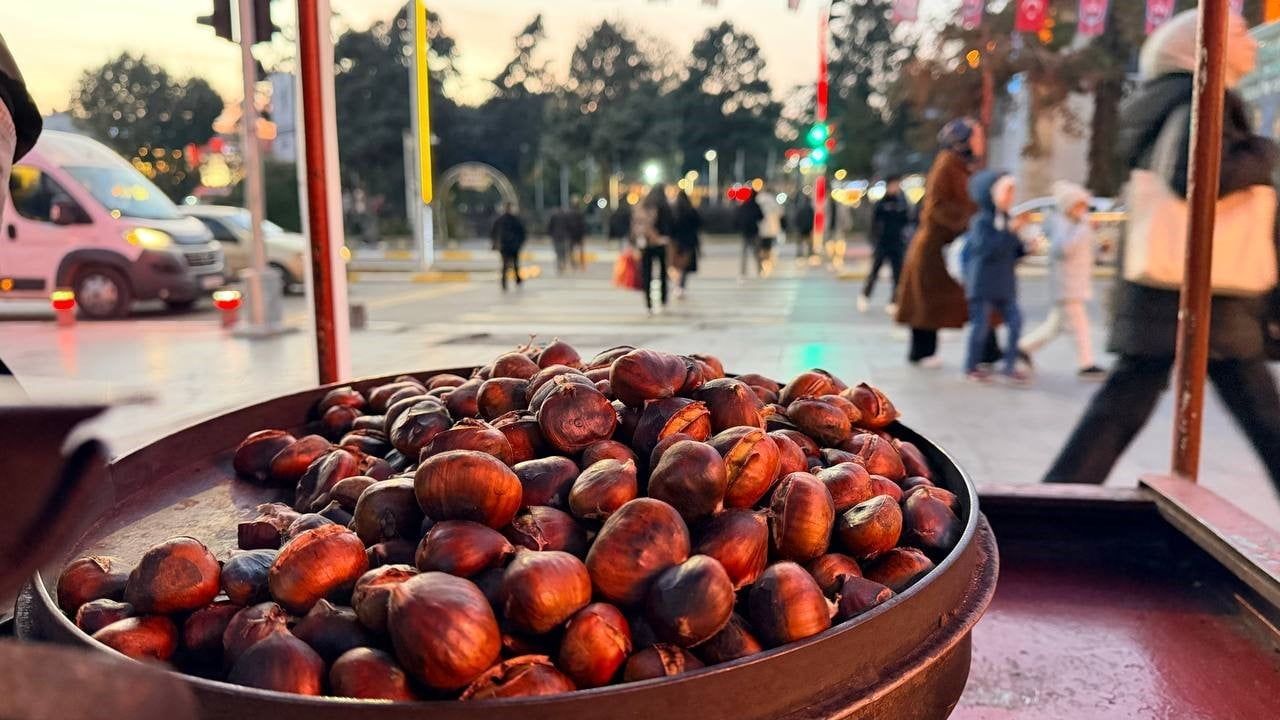 SOĞUKLAR GELMEDEN KESTANE TEZGAHA ÇIKTI