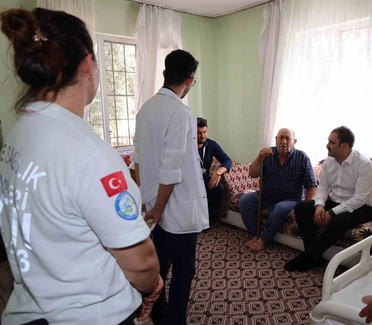 AYDIN’IN KARACASU İLÇESİNDE EVDE SAĞLIK HİZMETLERİ KAPSAMINDA VATANDAŞLAR EVLERİNDE ZİYARET...