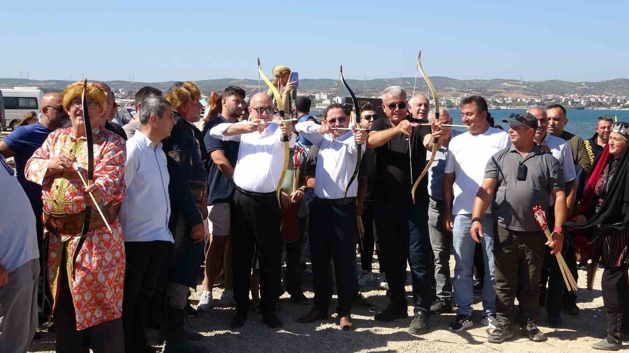 PROTOKOL ÜYELERİ DE OK ATIŞI GERÇEKLEŞTİRDİ
