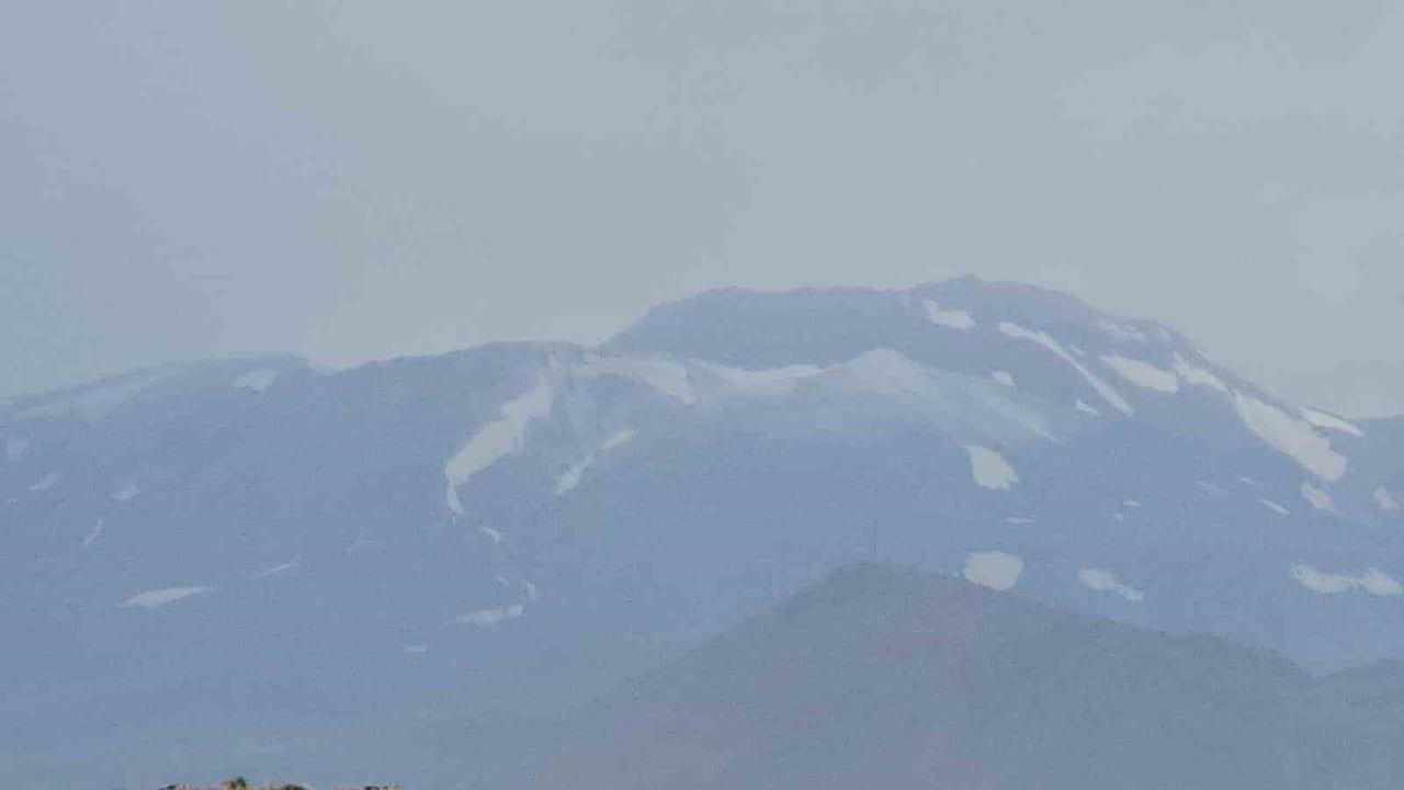 BİTLİS’İN ADİLCEVAZ İLÇESİNDE BULUNAN 4 BİN 58 METRE RAKIMLI SÜPHAN DAĞI, AĞUSTOS AYININ SON...