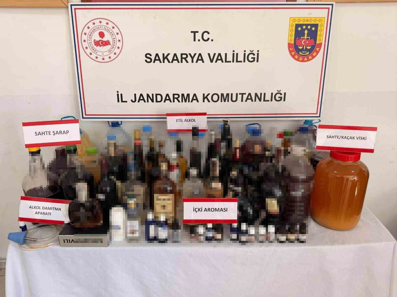 SAKARYA'NIN KARASU, GEYVE VE SERDİVAN İLÇELERİNDE JANDARMA EKİPLERİNCE SAHTE İÇKİ İMALATI VE...