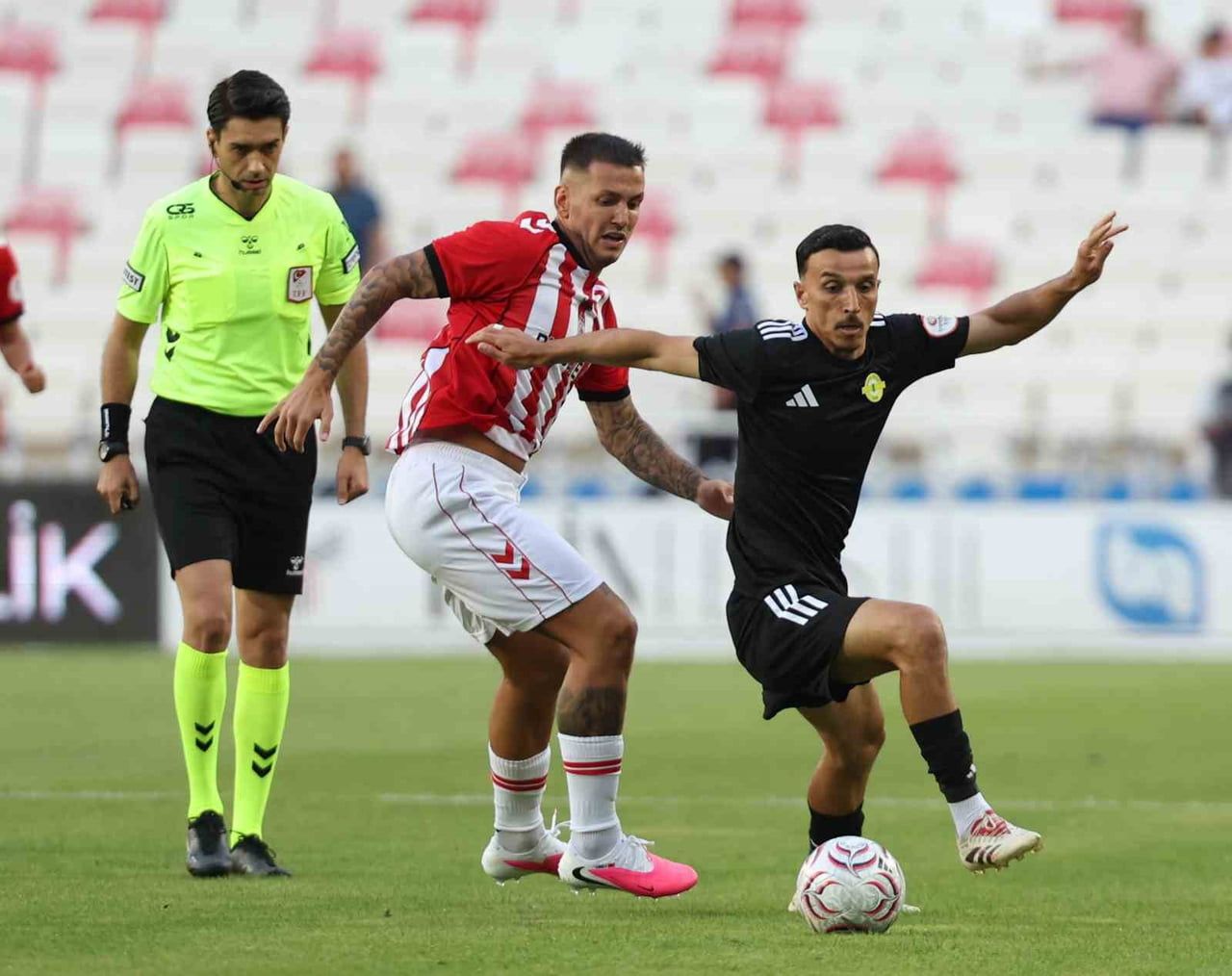 TRENDYOL 1. LİG'İN İLK HAFTASINDA EKENLER BETON SİVASSPOR, EVİNDE ESENLER EROKSPOR İLE 0-0...