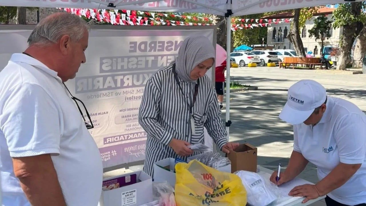 SİNOP'TA DÜZENLENEN ETKİNLİKTE VATANDAŞLARA KANSER TARAMALARI VE ERKEN TEŞHİSİN ÖNEMİ ANLATILDI...