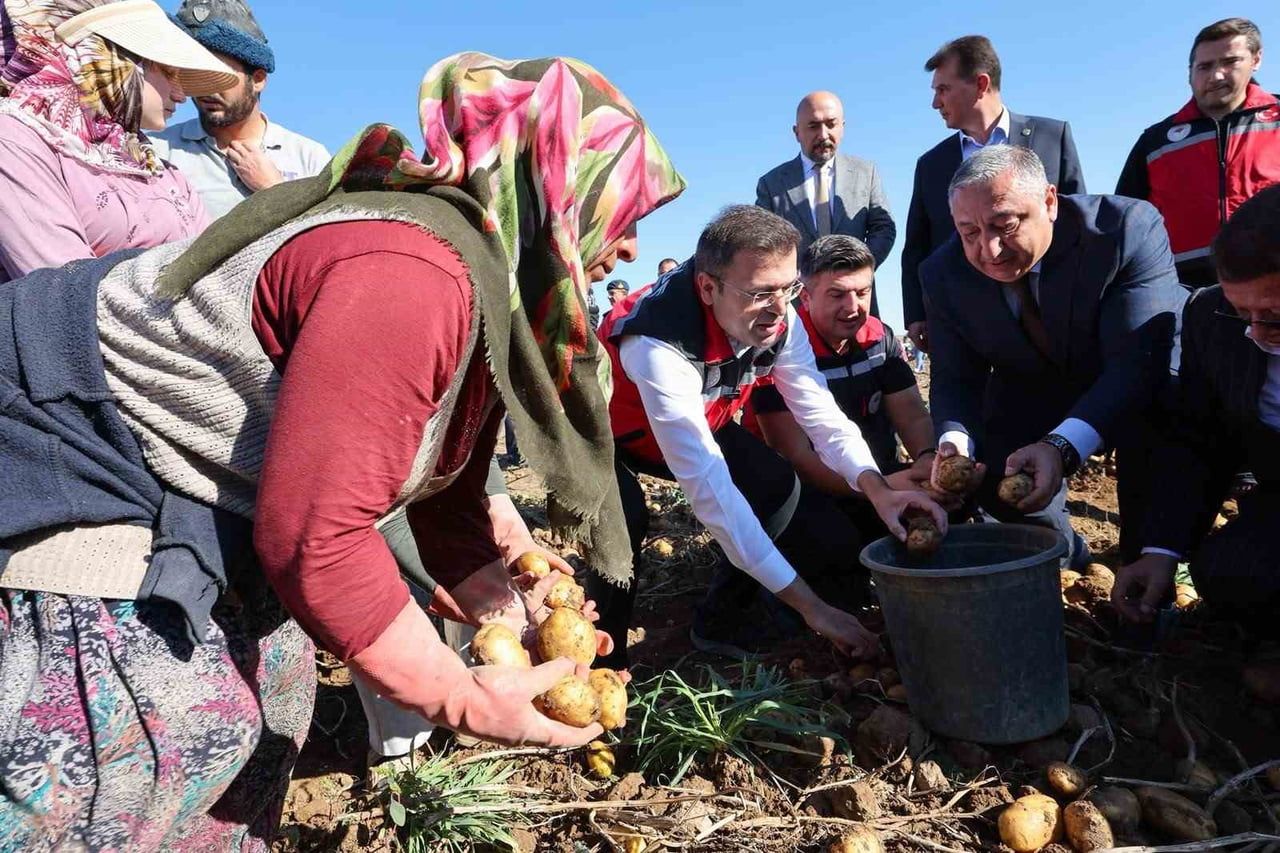 NİĞDE’DE YERLİ PATATES ÇEŞİTLERİNİN HASADI YAPILDI